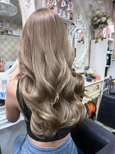 Ash Beige Blonde at Oilly Hair Salon Bangkok