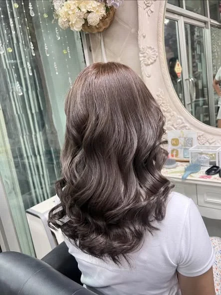 Ash Brown Hair Color at Oilly Hair Salon Bangkok