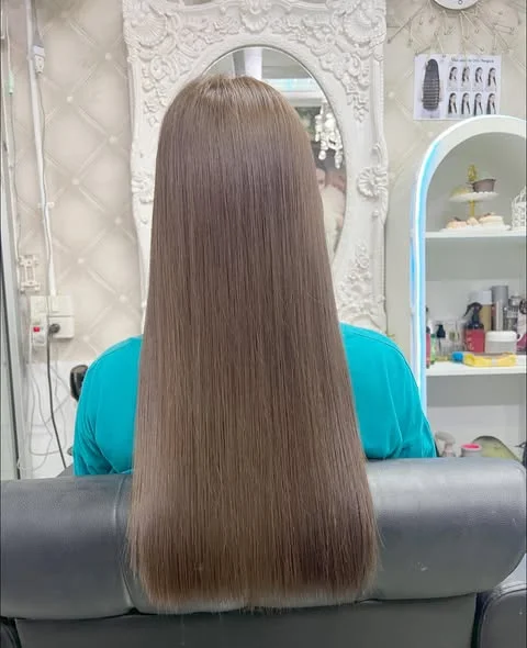 Ash Color Without Bleach at Oilly Hair Salon Bangkok