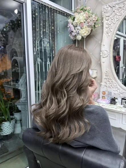 Ashy Hair Color Without Bleach at Oilly Hair Salon Bangkok