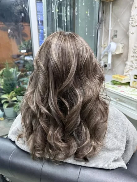 Bright Blonde Highlights at Oilly Hair Salon Bangkok