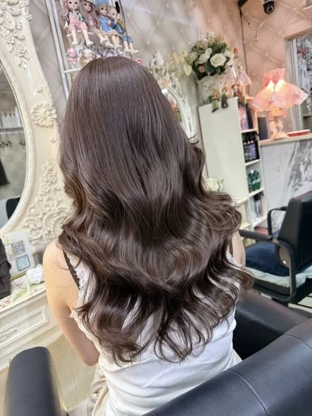 Bright Brown Hair Color Transformation at Oilly Hair Salon Bangkok