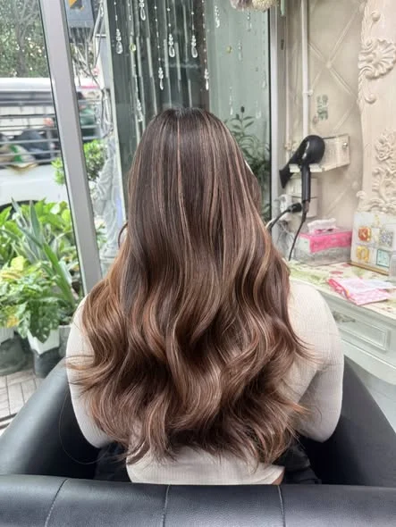 Caramel Balayage Transformation at Oilly Hair Salon Bangkok