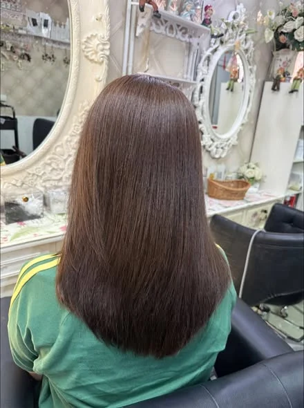 Cool Tones Without Bleach at Oilly Hair Salon Bangkok