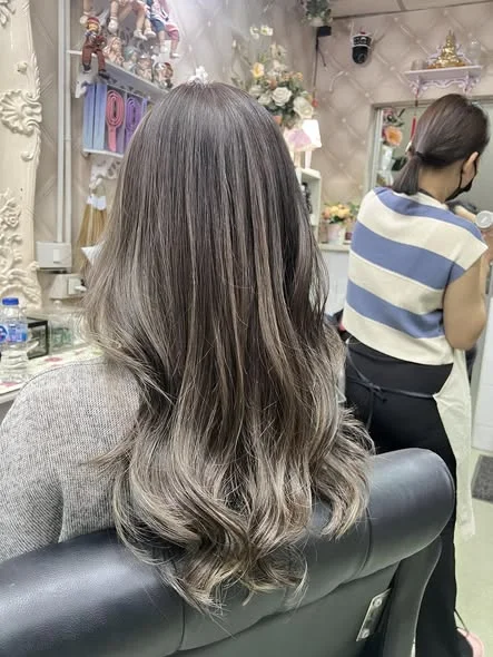 Subtle Dimensional Balayage at Oilly Hair Salon Bangkok
