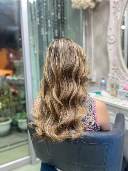 Dimensional Highlights at Oilly Hair Salon Bangkok