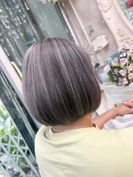 Elegant Grey Blending & Highlights at Oilly Hair Salon Bangkok