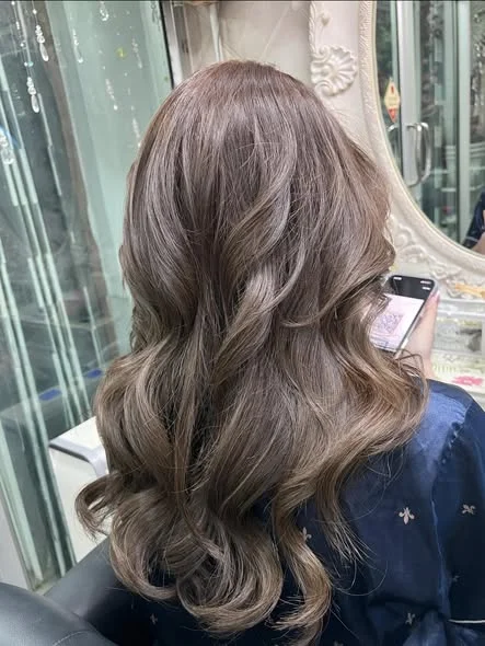 Everyday Brown Hair Color at Oilly Hair Salon Bangkok