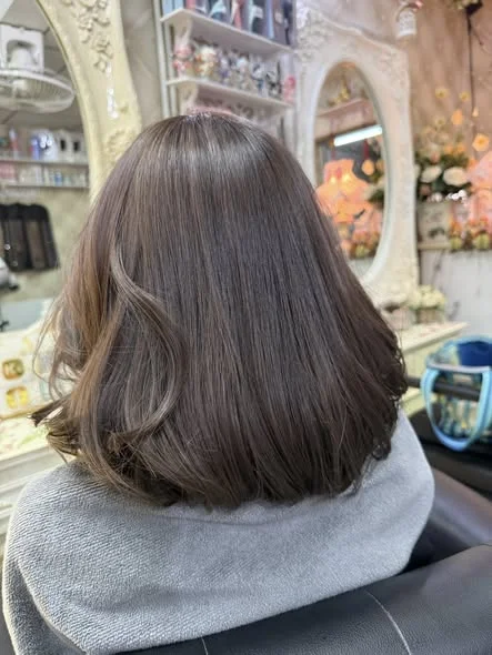 Gentle Hair Color Transformation at Oilly Hair Salon Bangkok