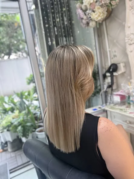 Grey Hair Blending with Highlights at Oilly Hair Salon