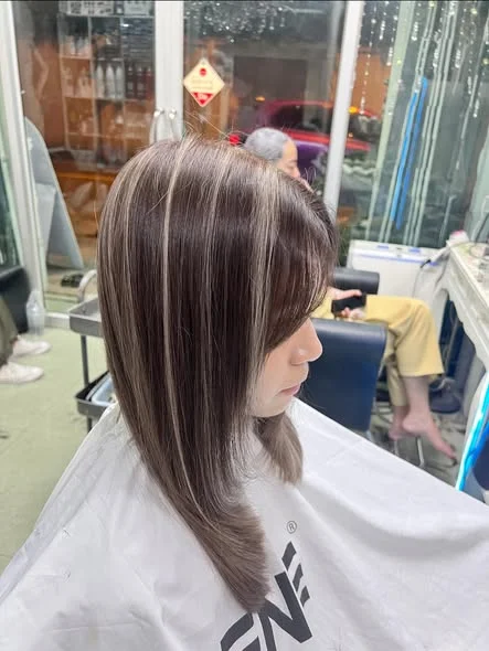 Refreshing Highlights at Oilly Hair Salon Bangkok