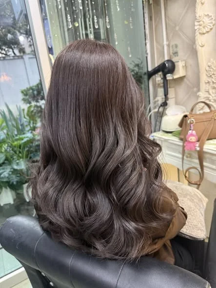 Mocha Ash Grey Coverage at Oilly Hair Salon Bangkok