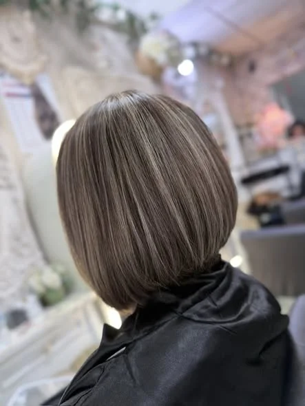 Oilly Hair Salon Bangkok: Seamless Grey Blending