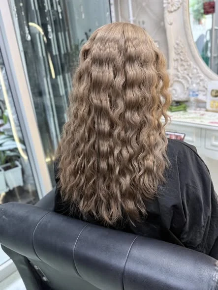 Radiant Hair Color & Repair at Oilly Hair Salon Bangkok