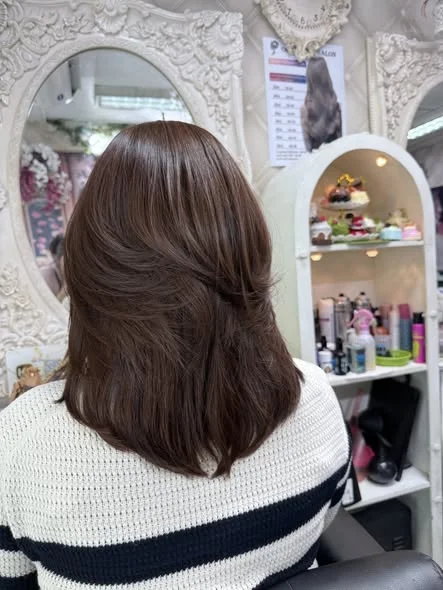 Reddish Brown Hair Color at Oilly Hair Salon Bangkok