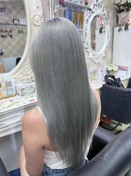 Seamless Ash Blonde Transition in Bangkok