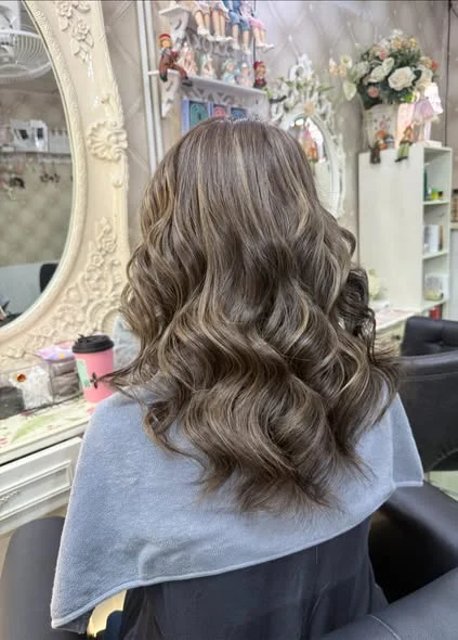 Subtle Highlights & Hair Color Blend at Oilly Hair Salon Bangkok