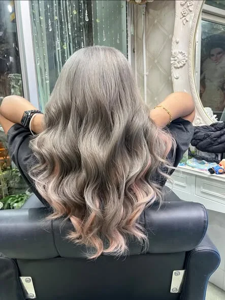 Two-Tone Pastel Hair Color at Oilly Hair Salon Bangkok