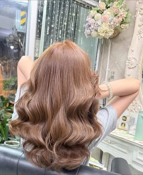 Achieving Vibrant Almond Brown Hair Color in Bangkok