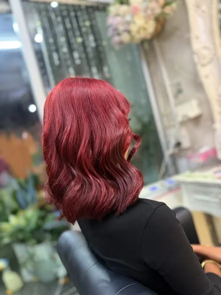Vibrant Red Hair Color Transformation at Oilly Hair Salon Bangkok