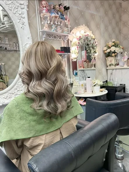 Ash Beige Blonde Highlights | Oilly Hair Salon Bangkok