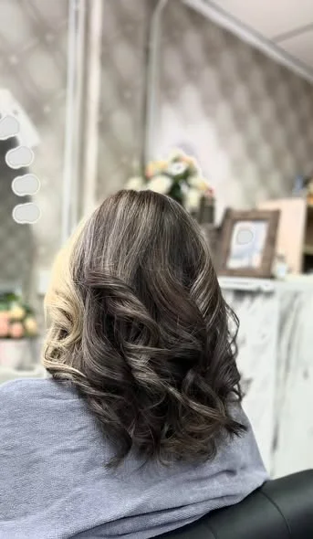 Face-Framing Highlights at Oilly Hair Salon Bangkok