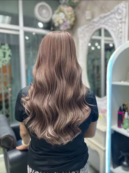 Full-Head Highlights at Oilly Hair Salon Bangkok