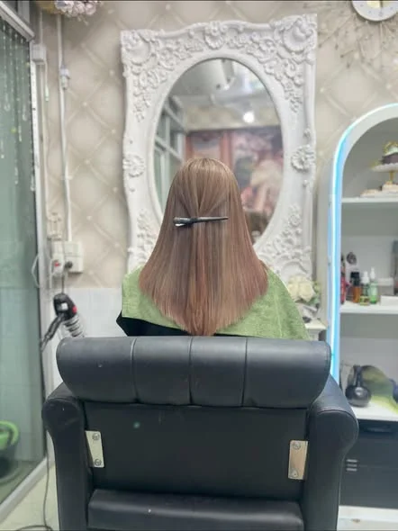 Grey Blending Highlights at Oilly Hair Salon Bangkok