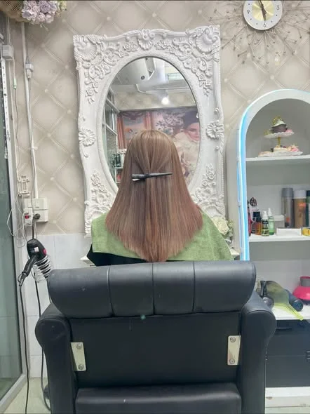 Grey Blending Highlights at Oilly Hair Salon Bangkok