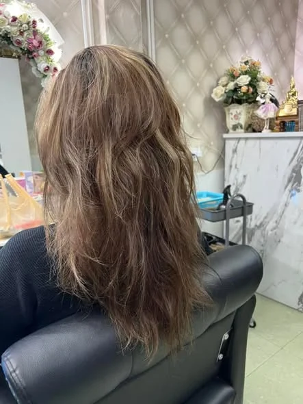 Light Ash Highlights at Oilly Hair Salon Bangkok