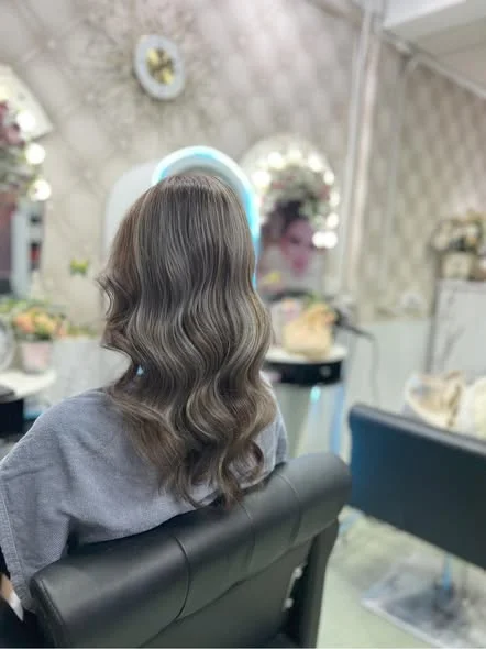 Light Ash Highlights at Oilly Hair Salon Bangkok