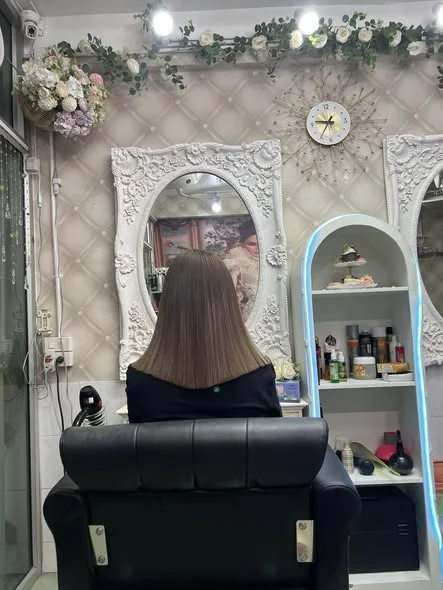 Root Touch-Up & Straightening | Oilly Hair Salon Bangkok