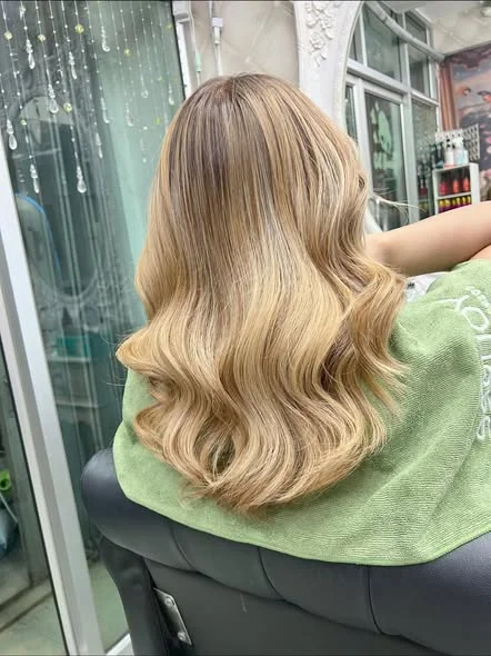 Safe Balayage for Fragile Hair | Oilly Hair Salon Bangkok