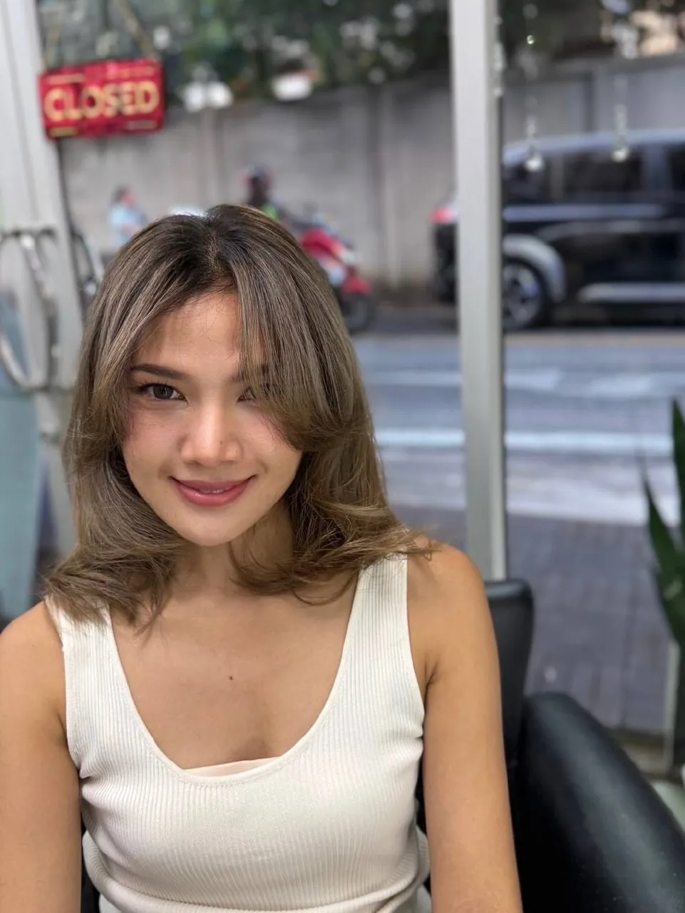 曼谷白发自然过渡柔和 Balayage — front view