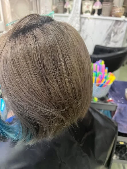 Striking Grey Hair Color at Oilly Hair Salon Bangkok