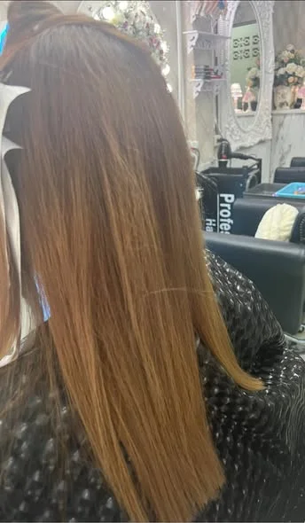 Vibrant Blue Highlights at Oilly Hair Salon Bangkok