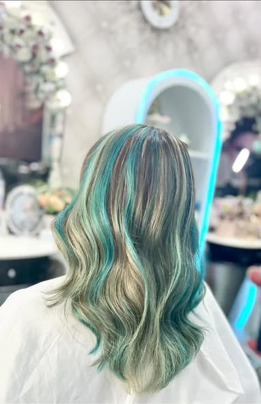 Vibrant Blue Highlights at Oilly Hair Salon Bangkok