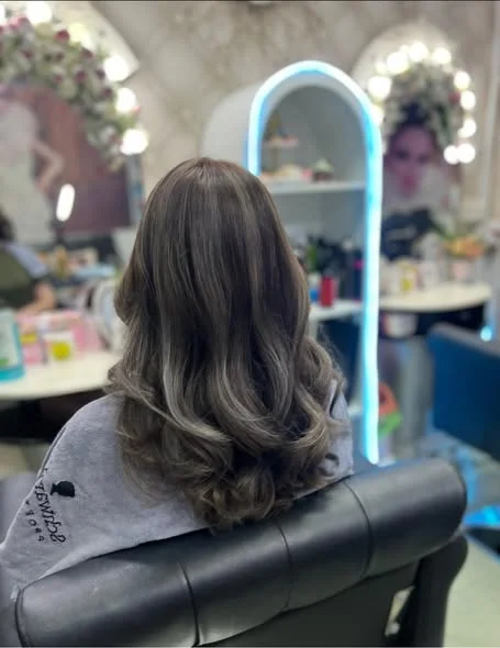 Western-Style Highlights at Oilly Hair Salon Bangkok