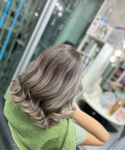 Western-Style Highlights & Full Hair Color in Bangkok