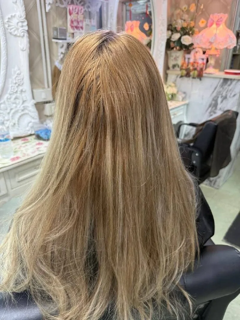 曼谷 Oilly Hair Salon balayage 染前 honey blonde regrowth