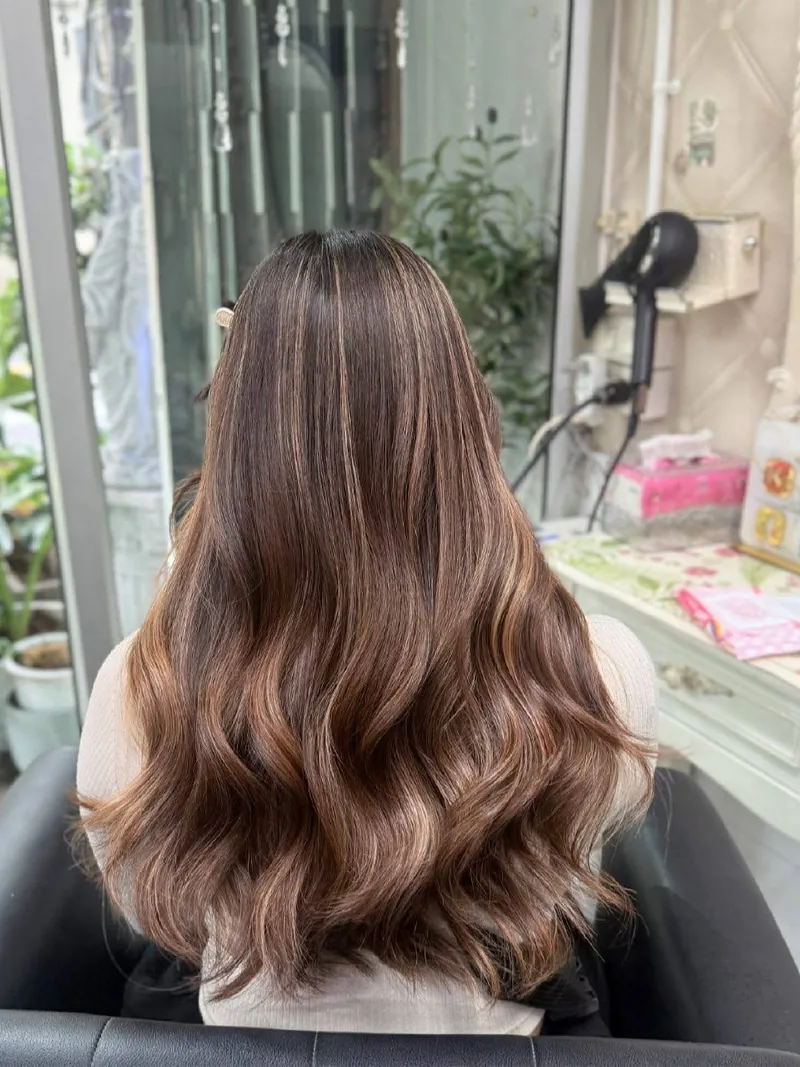 曼谷 Oilly Hair Salon balayage 染后 caramel honey waves
