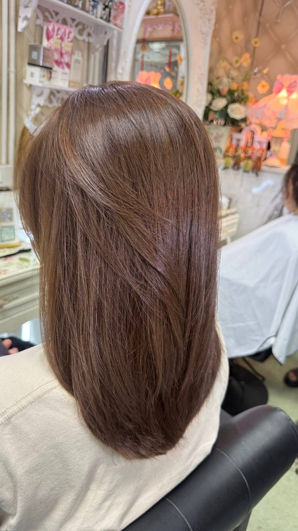 After Keratin Treatment at Oilly Hair Salon Bangkok showing smoother soft brown hair