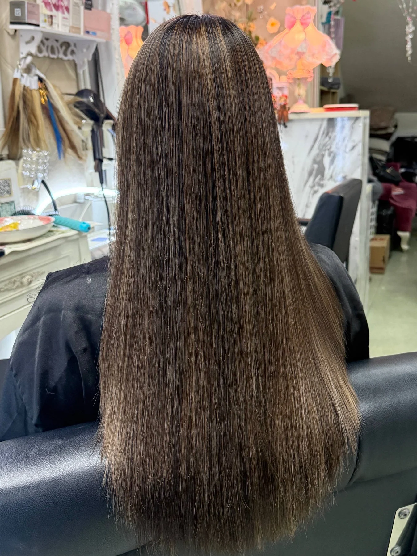 Blonde highlights and Baby Highlights in bright tones at Oilly Hair Salon Bangkok