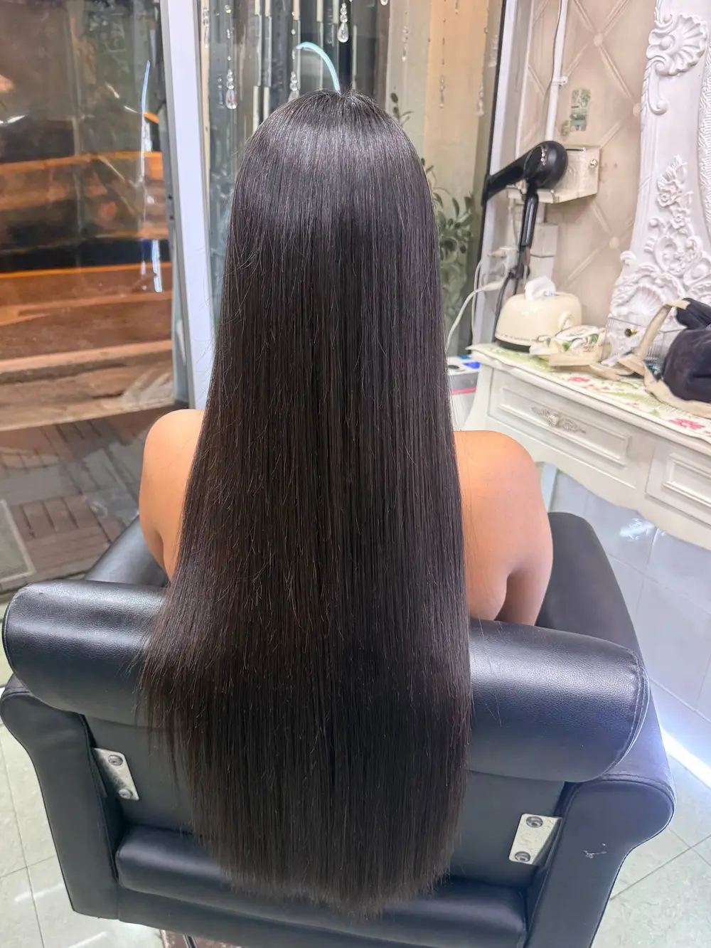 After keratin treatment, smooth shiny hair at Oilly Hair Salon Bangkok