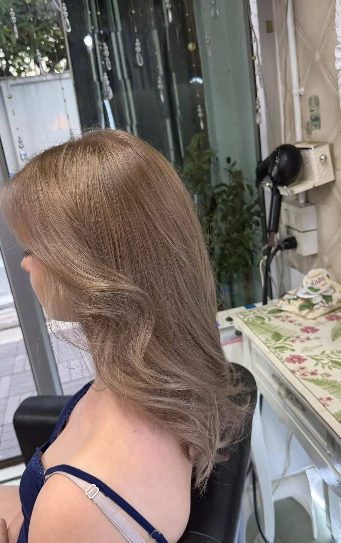 Side movement view of soft no-bleach color blending for European hair in Bangkok
