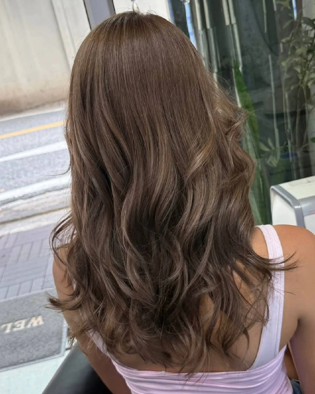 Back view after no-lift chocolate-blonde colour and layered dry haircut at Oilly Hair Salon Bangkok