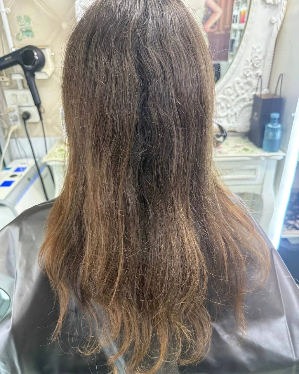 Back view of the client's hair before the golden honey Balayage service at Oilly Hair Salon Bangkok
