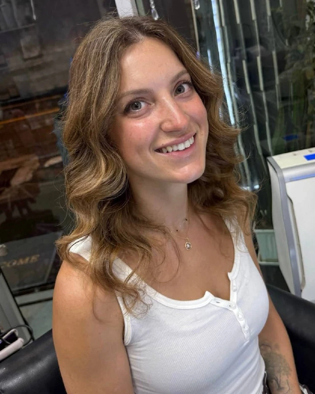 Front view of warm golden honey Balayage framing the face of a client with a honey skin tone, Oilly Hair Salon Bangkok