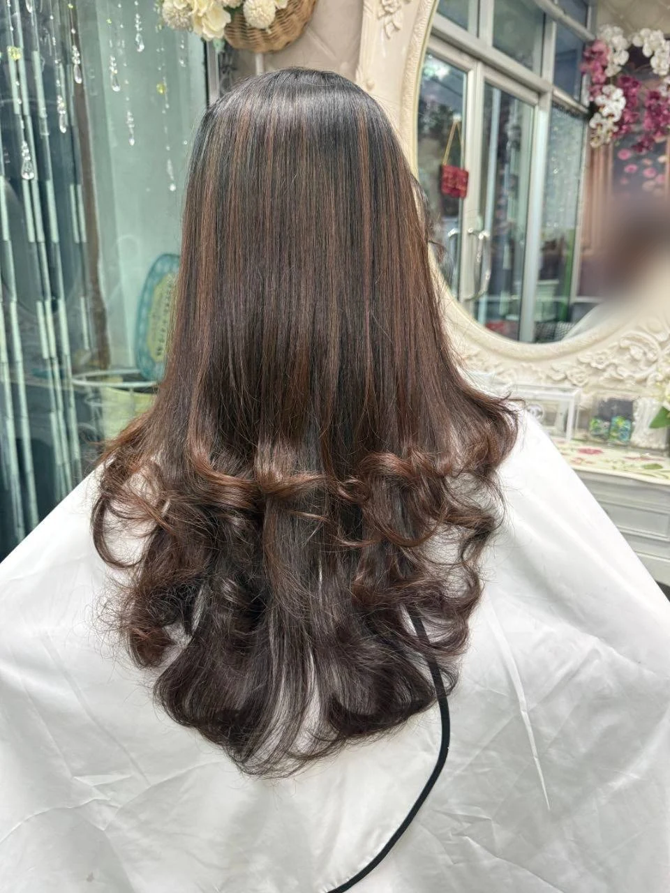 Subtle AirTouch-inspired brown dimension without bright blonde contrast in Bangkok